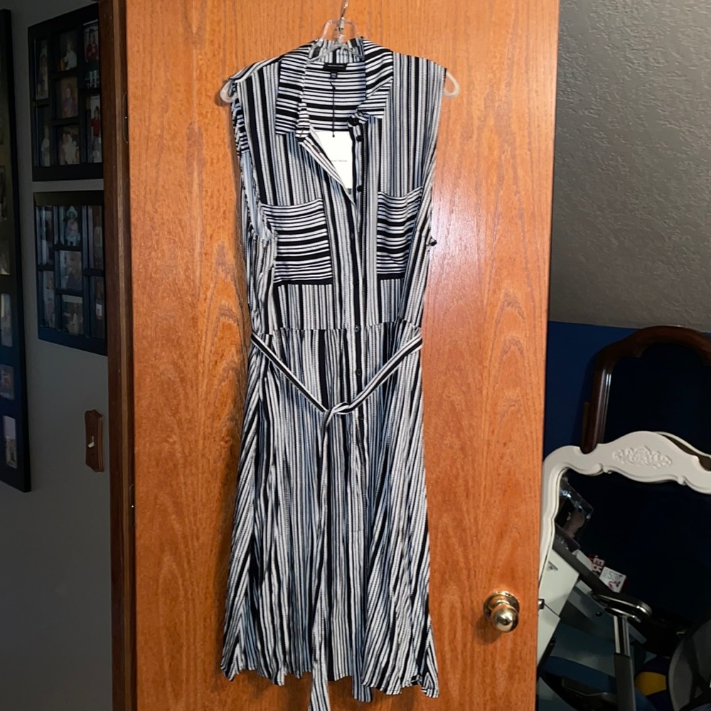 Sleeveless dress.